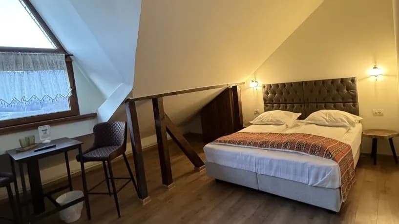 Cameră dublă economy mansarda fără balcon-etajul doi