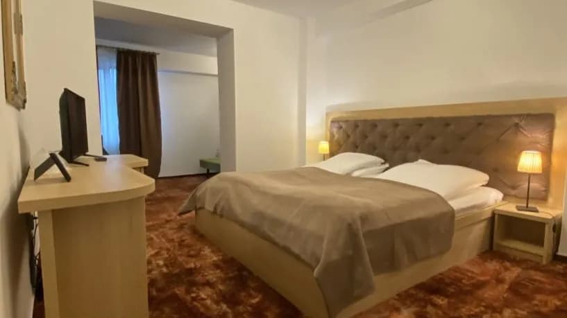 Cameră dublă superioară cu canapea extensibila,balcon-parter